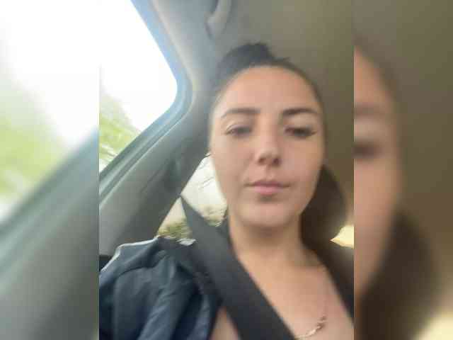 Kira-Sweetchi webcam
