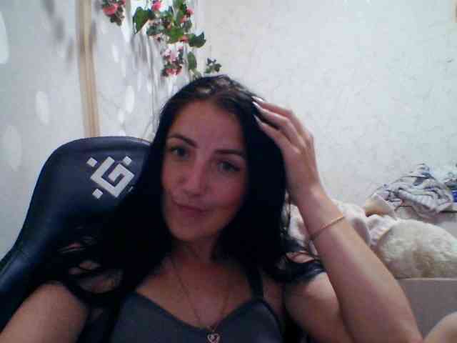 Kira-Sweetchi webcam