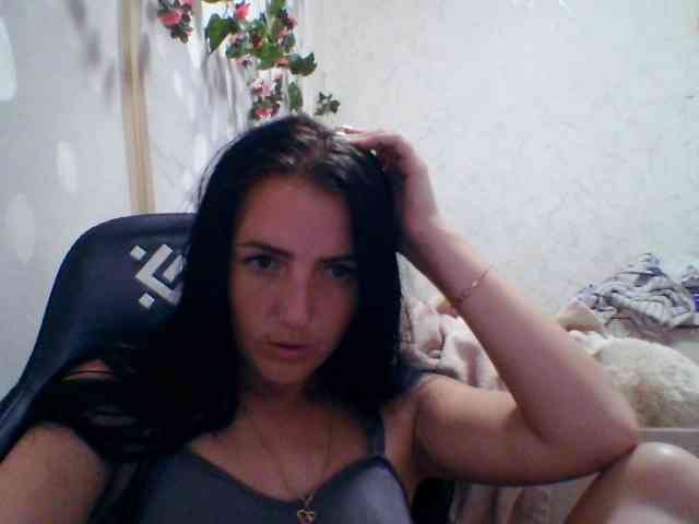 Kira-Sweetchi webcam