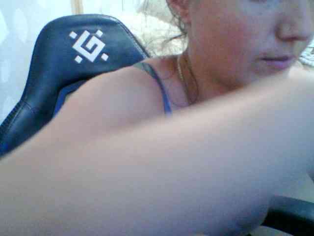 Kira-Sweetchi webcam