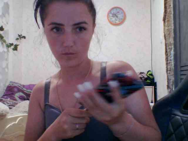 Kira-Sweetchi webcam