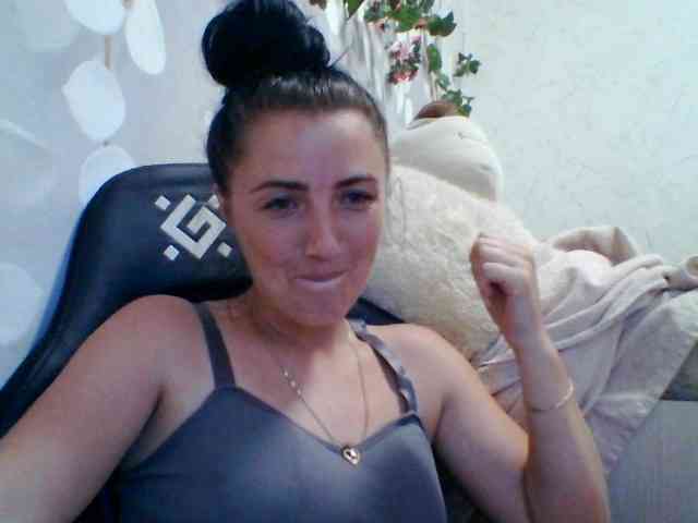 Kira-Sweetchi webcam