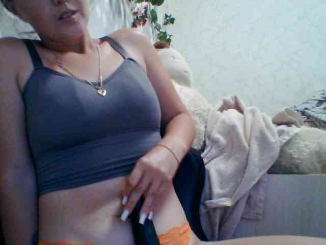 Kira-Sweetchi webcam