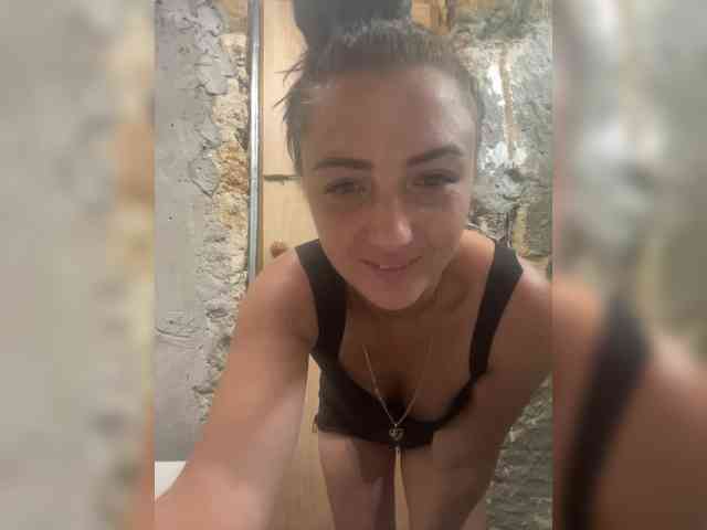 Kira-Sweetchi webcam