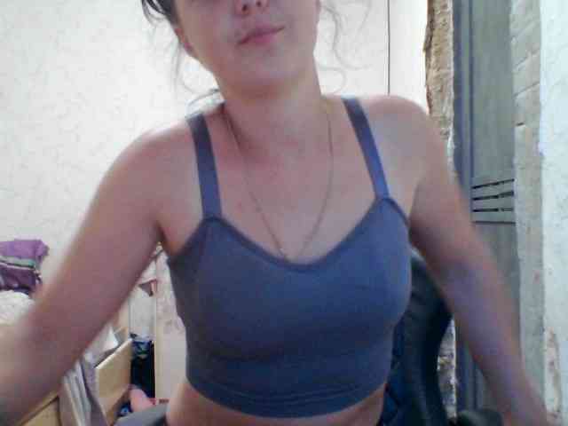 Kira-Sweetchi webcam