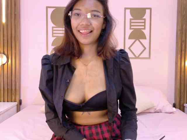 Miia-Spencer webcam