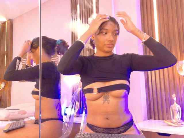 Miia-Spencer webcam