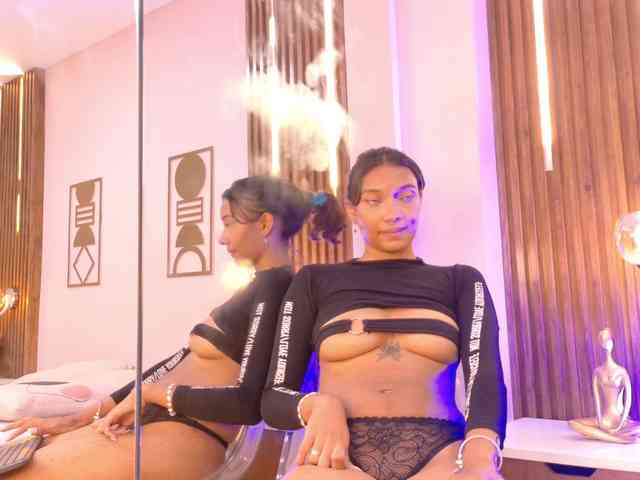 Miia-Spencer webcam