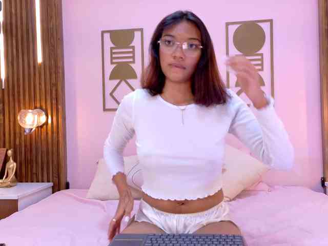 Miia-Spencer webcam