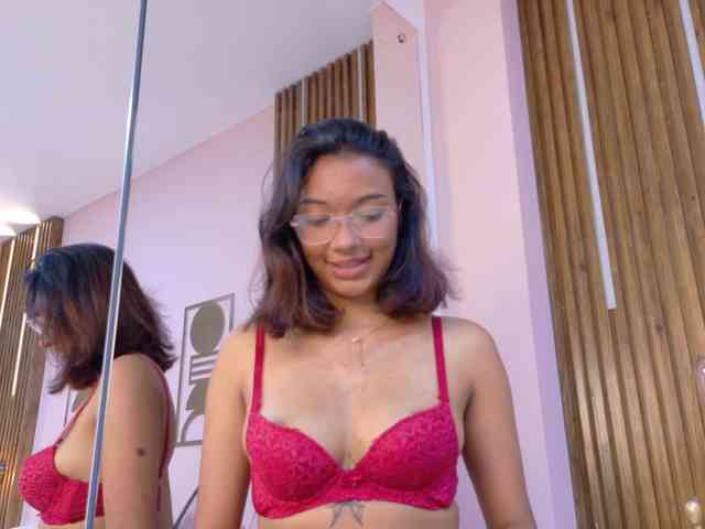 Miia-Spencer webcam