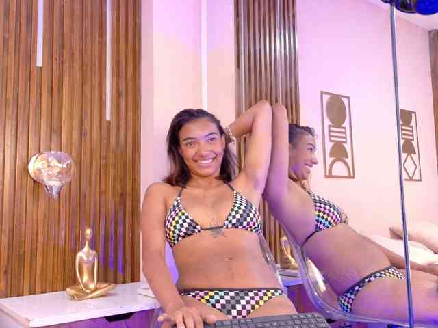 Miia-Spencer webcam
