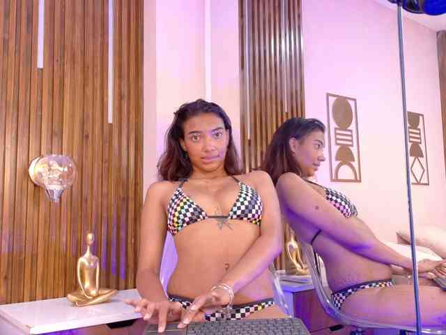 Miia-Spencer Live Webcam on BongaCams