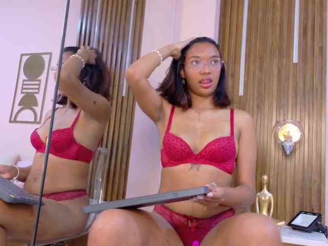 Miia-Spencer webcam