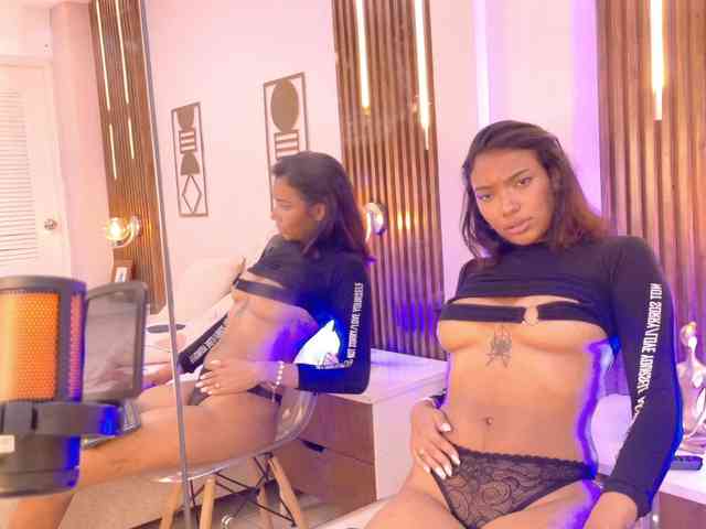 Miia-Spencer webcam