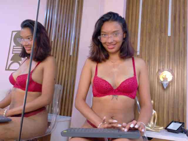 Miia-Spencer webcam