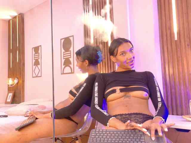 Miia-Spencer webcam