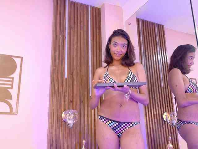 Miia-Spencer webcam