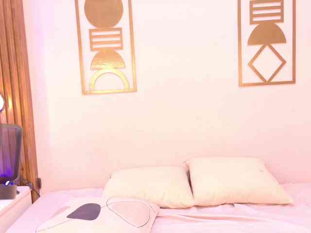 Miia-Spencer webcam