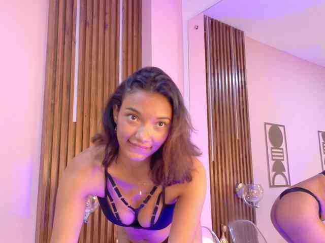 Miia-Spencer webcam