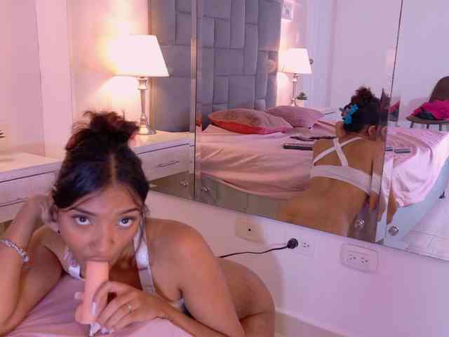 Miia-Spencer webcam