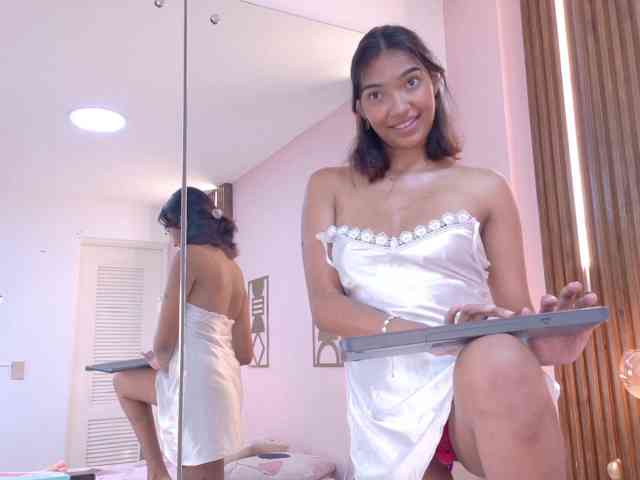 Miia-Spencer webcam
