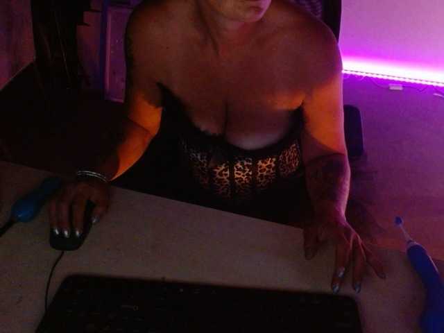  MrsEmily chat room