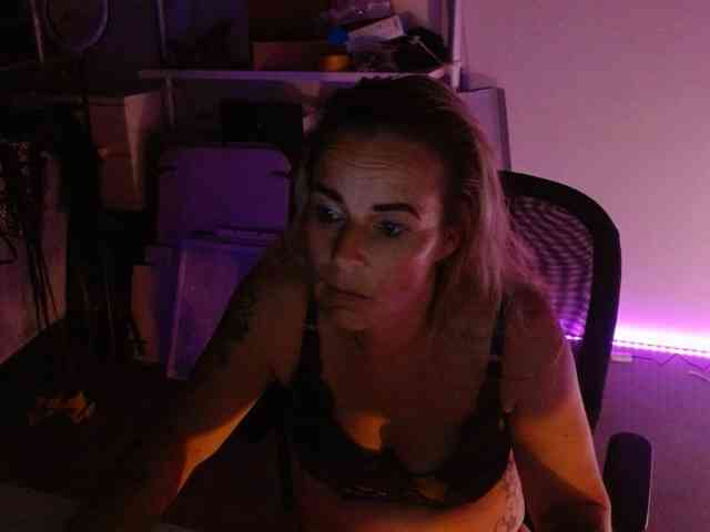 Ashley-Rose webcam