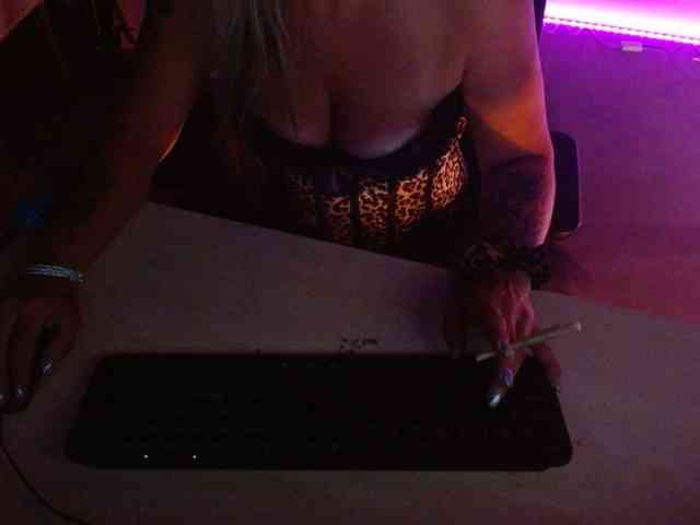 Ashley-Rose webcam
