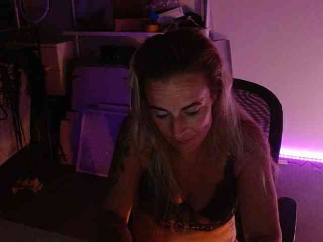 Ashley-Rose webcam