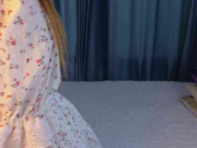 IlonaHolmes webcam