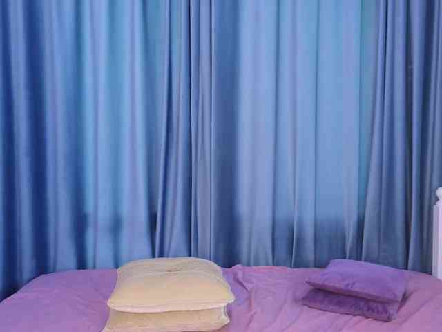 IlonaHolmes webcam