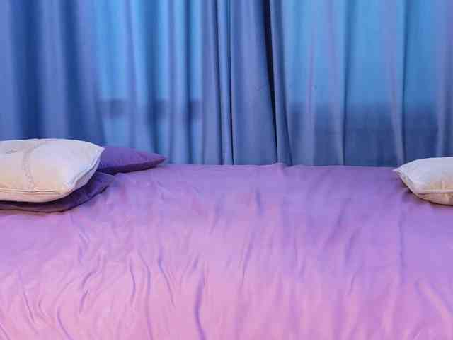 IlonaHolmes webcam