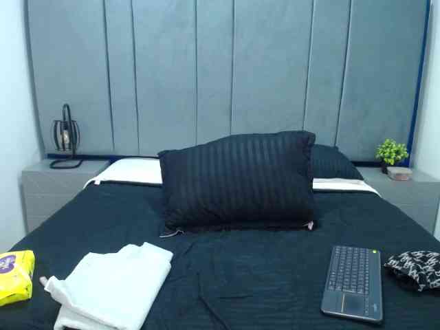 ZaraRousee webcam