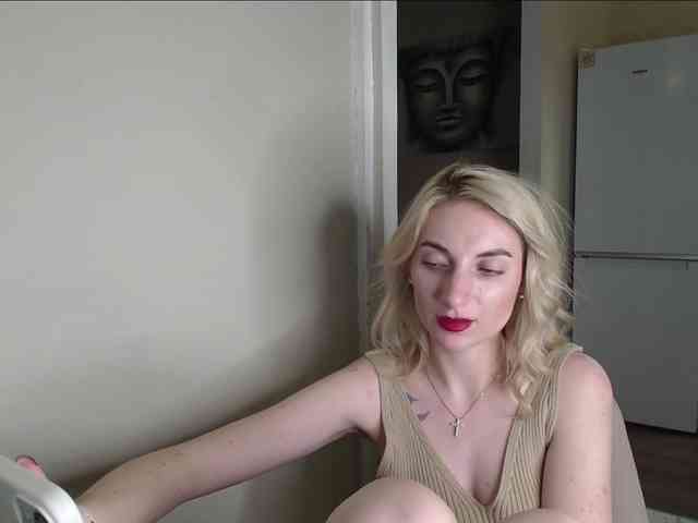 LunaLicksy webcam