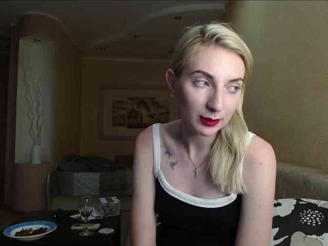 LunaLicksy webcam