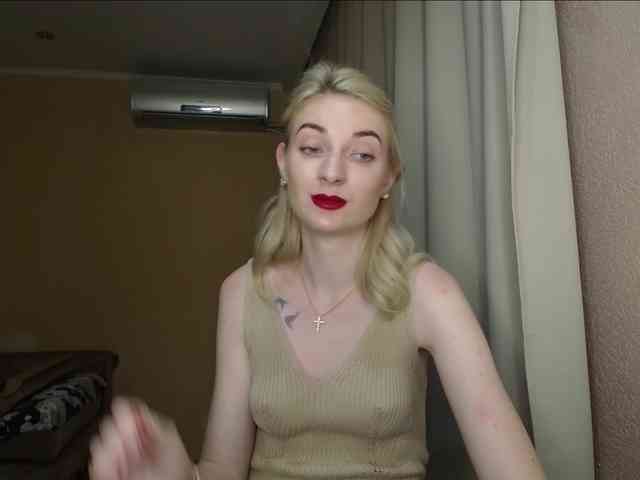 LunaLicksy webcam