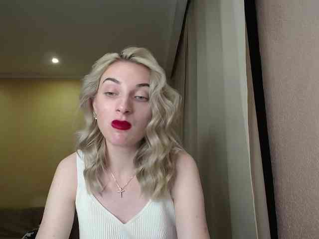 LunaLicksy webcam