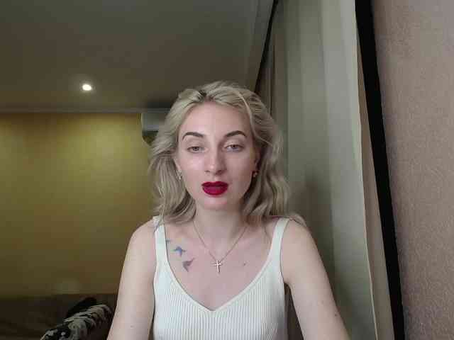 LunaLicksy webcam