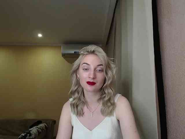 LunaLicksy webcam
