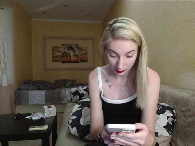 LunaLicksy webcam
