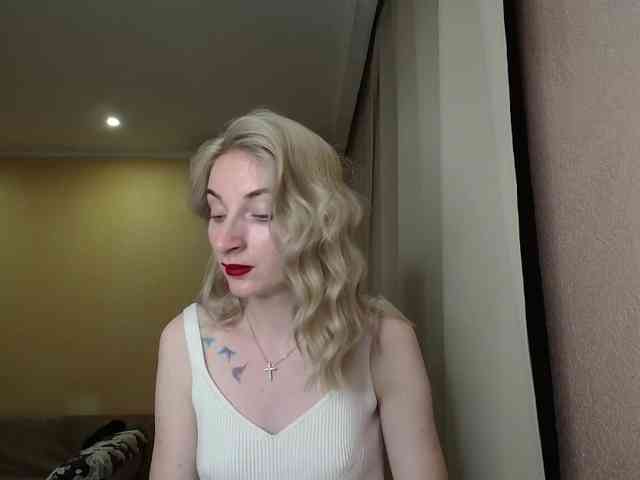 LunaLicksy webcam