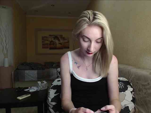 LunaLicksy webcam