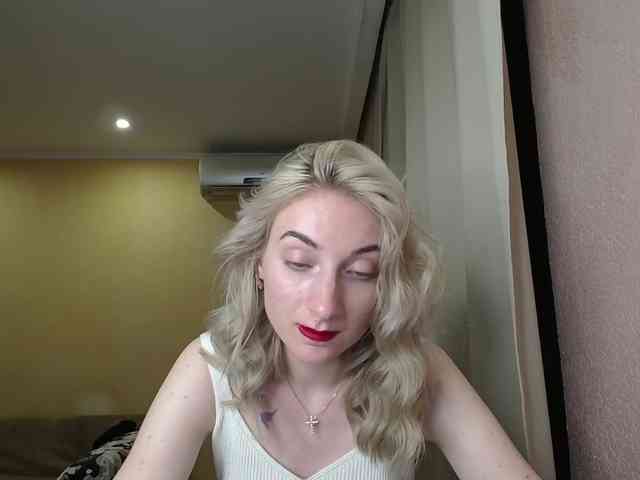 LunaLicksy webcam