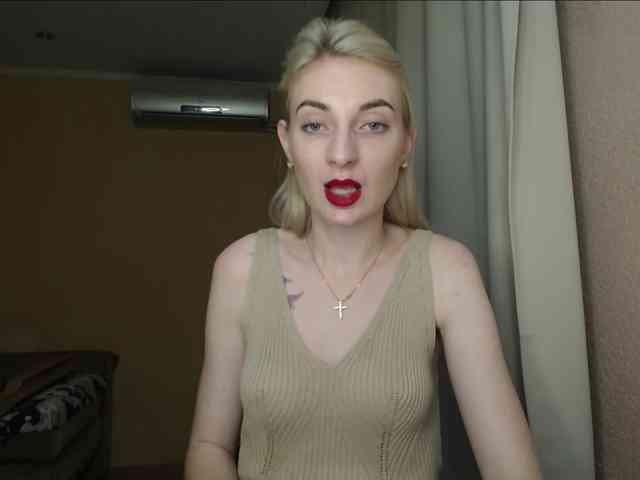 LunaLicksy webcam