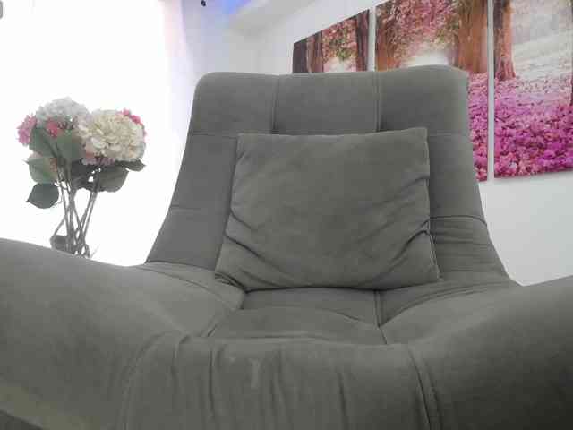 luagrey2 Live Webcam on BongaCams