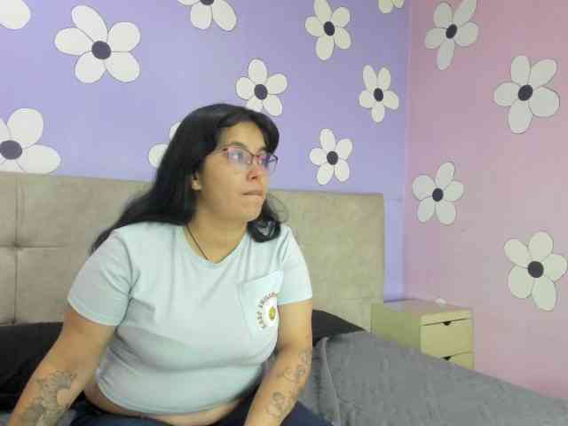 CrystalLovely webcam