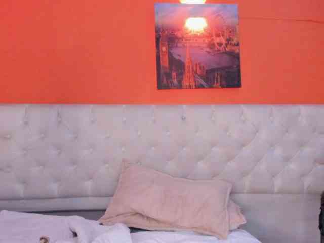 CrystalLovely webcam