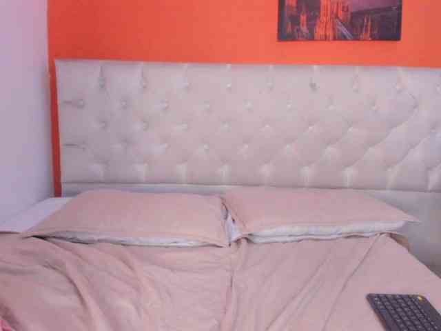 CrystalLovely webcam