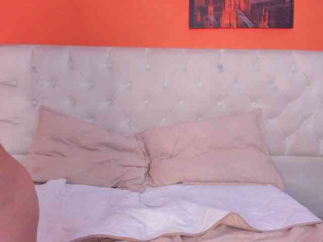CrystalLovely webcam