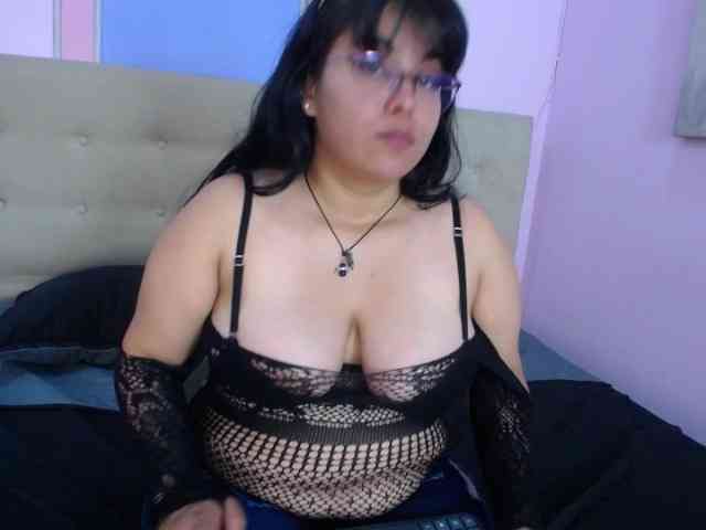 CrystalLovely webcam